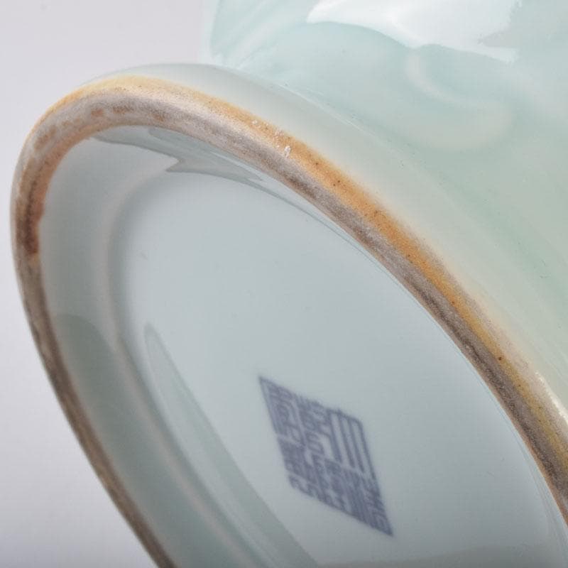 中国　大清乾隆年製款　粉青釉　双神獣耳瓶　V　8747A