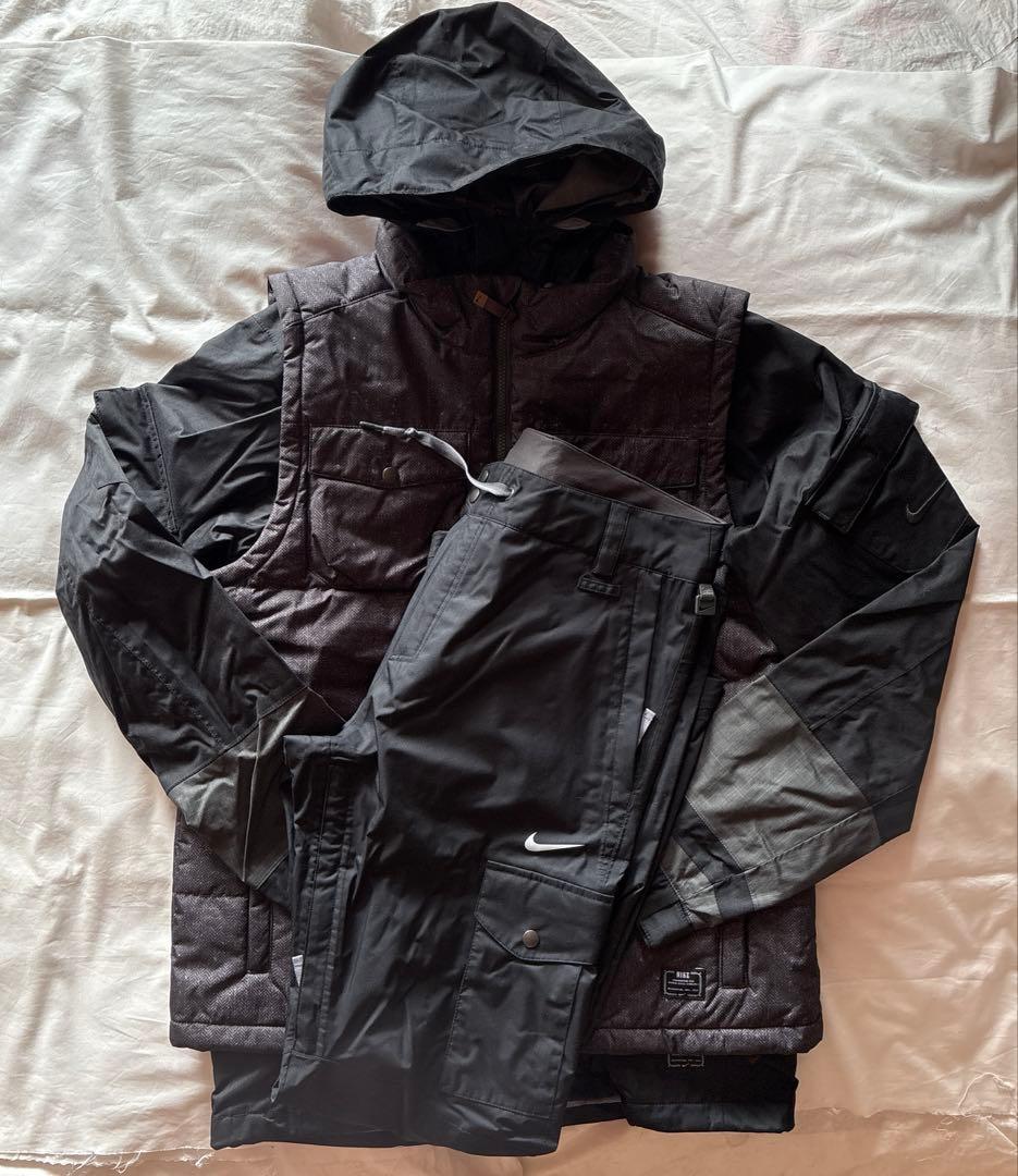 【未使用品】NIKE スノーボードウェア上下セット＋ベスト