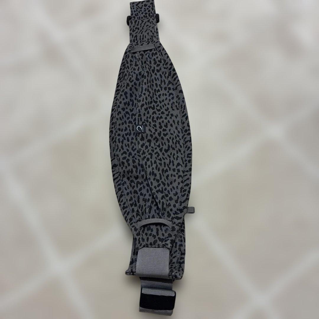 美品！グスケット365抱っこ紐Plusグレーレオパード　プラス