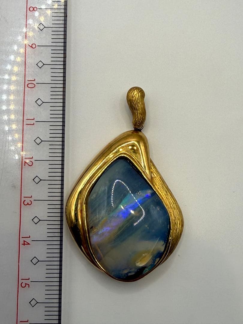 一点物　K18 大粒オパール ペンダントトップ　岩石付き