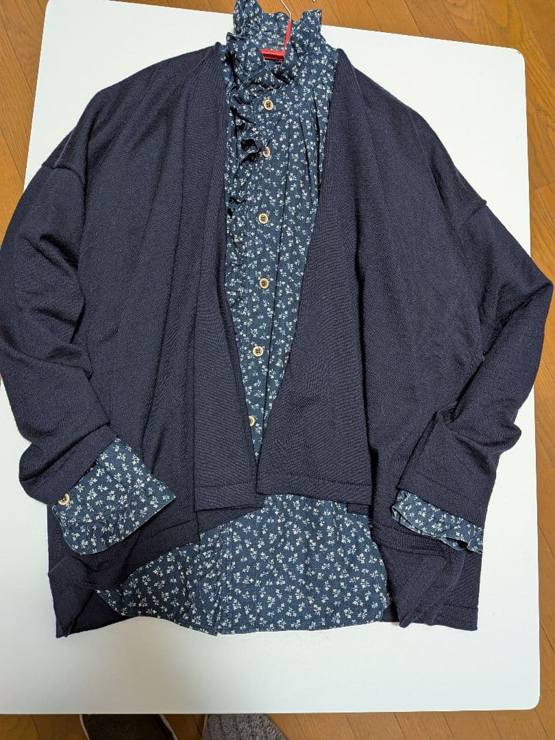 45R45rpm 雲間草プリントのフリルブラウス（インディゴ)