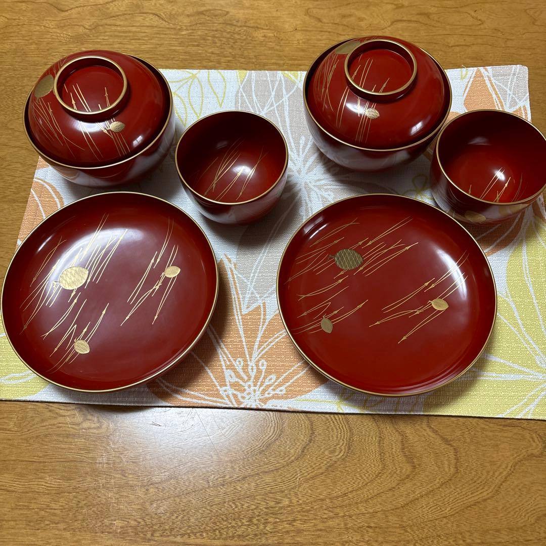 蒔絵赤い漆器 2客様セット輪島塗り明治時代。松の葉、実