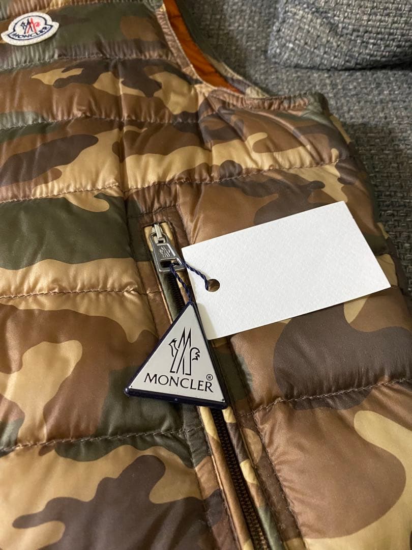 モンクレール☆ダウンベストカモフラ柄レア 新品未使用品サイズ4正規品