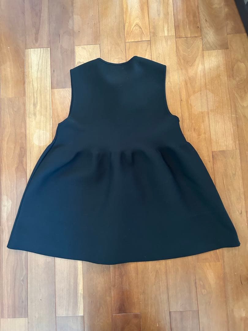 UNITED ARROWS フリル付き黒ベスト