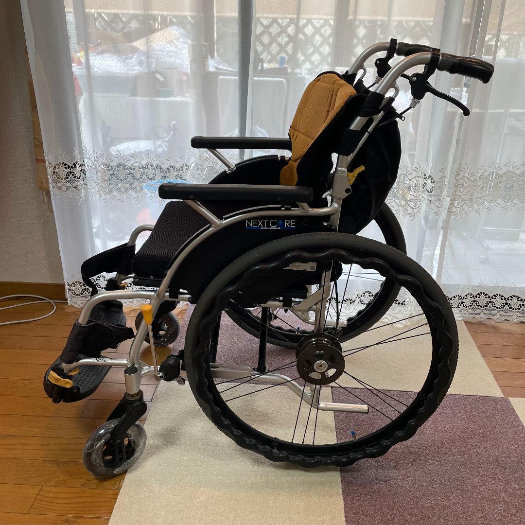 ♿️自走式 軽量スリム 車椅子 (身体を優く包む立体構造)新品低反発クッション