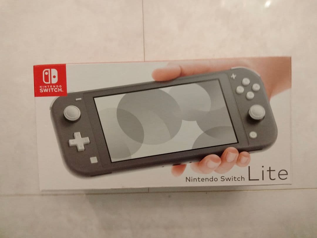 【えみり】Nintendo Switch Lite