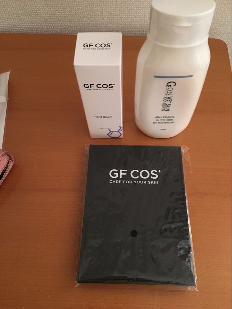 メディアス　スキンボディローション&ハンドクリーム　(おまけ付き）ミラー