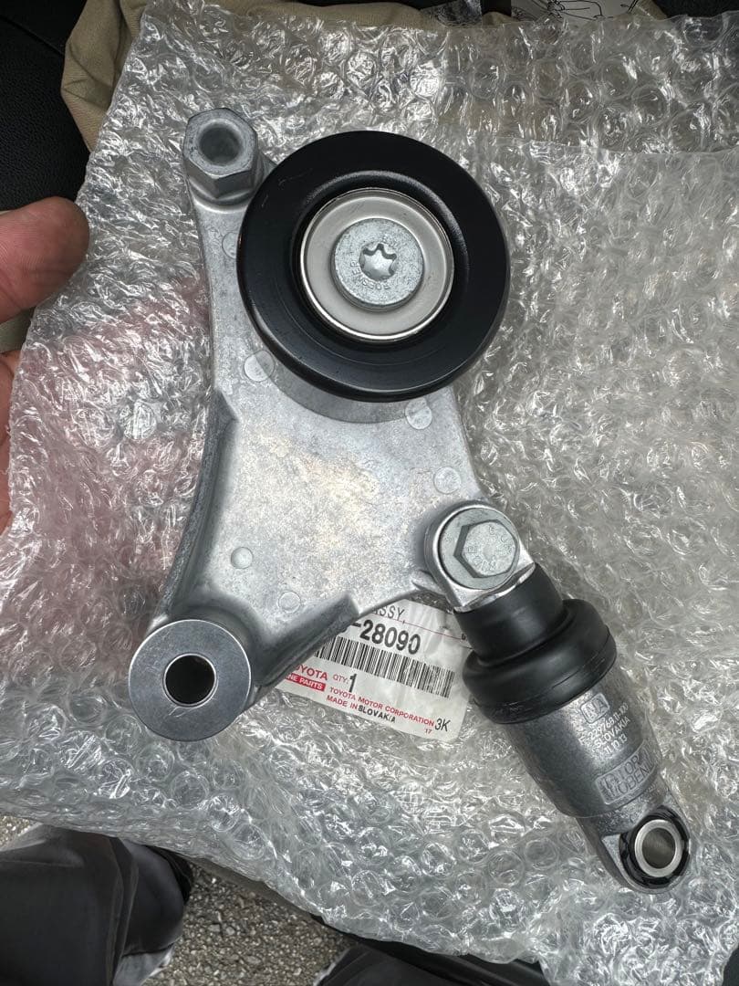 30ハリアー　Vベルテンショナー　新品未使用