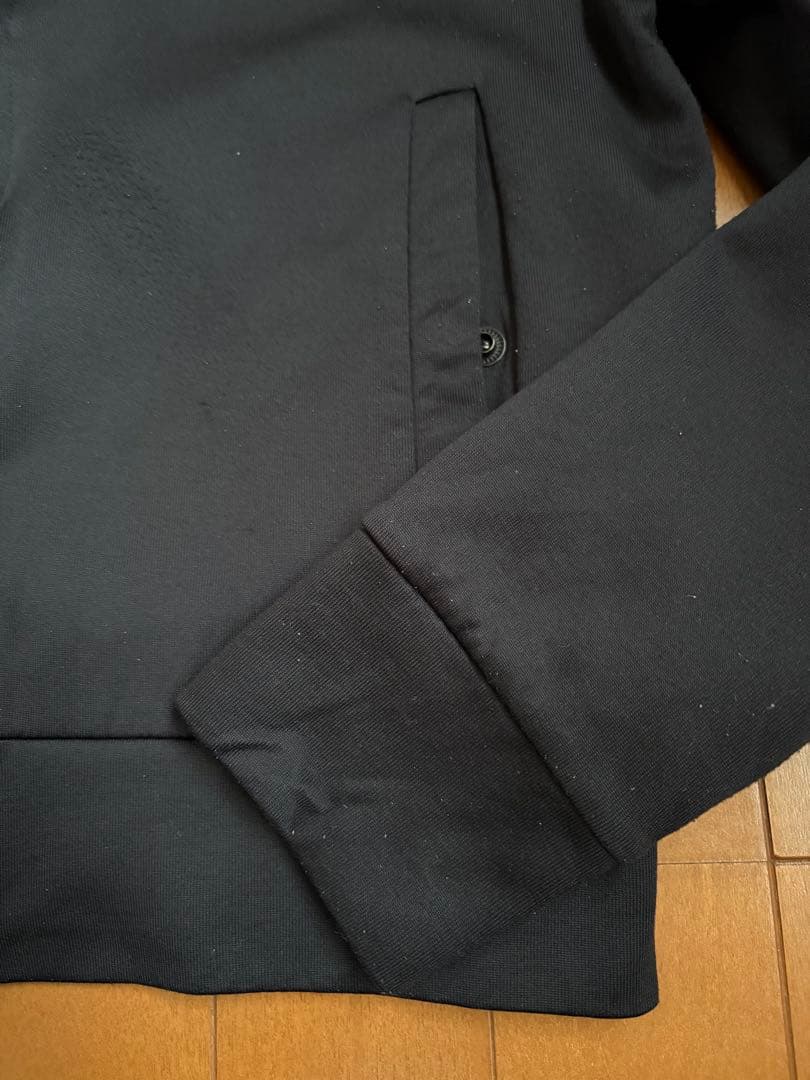 モンクレール　フロントロゴパーカー　ブラック