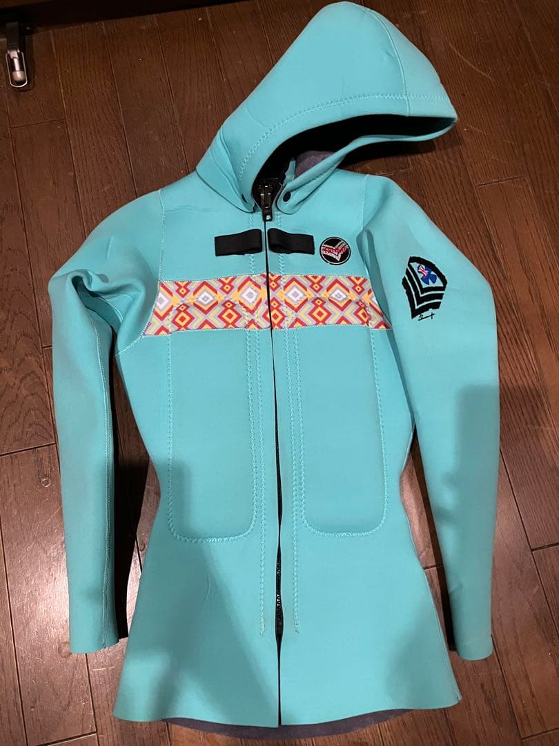 エメラルドグリーン　タッパー フード付き　浮きつき　サップ