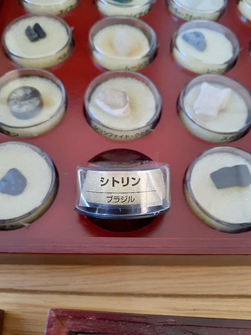 ディアゴスティーニ　トレジャーストーン　鉱石標本セット 木製収納ケース付き