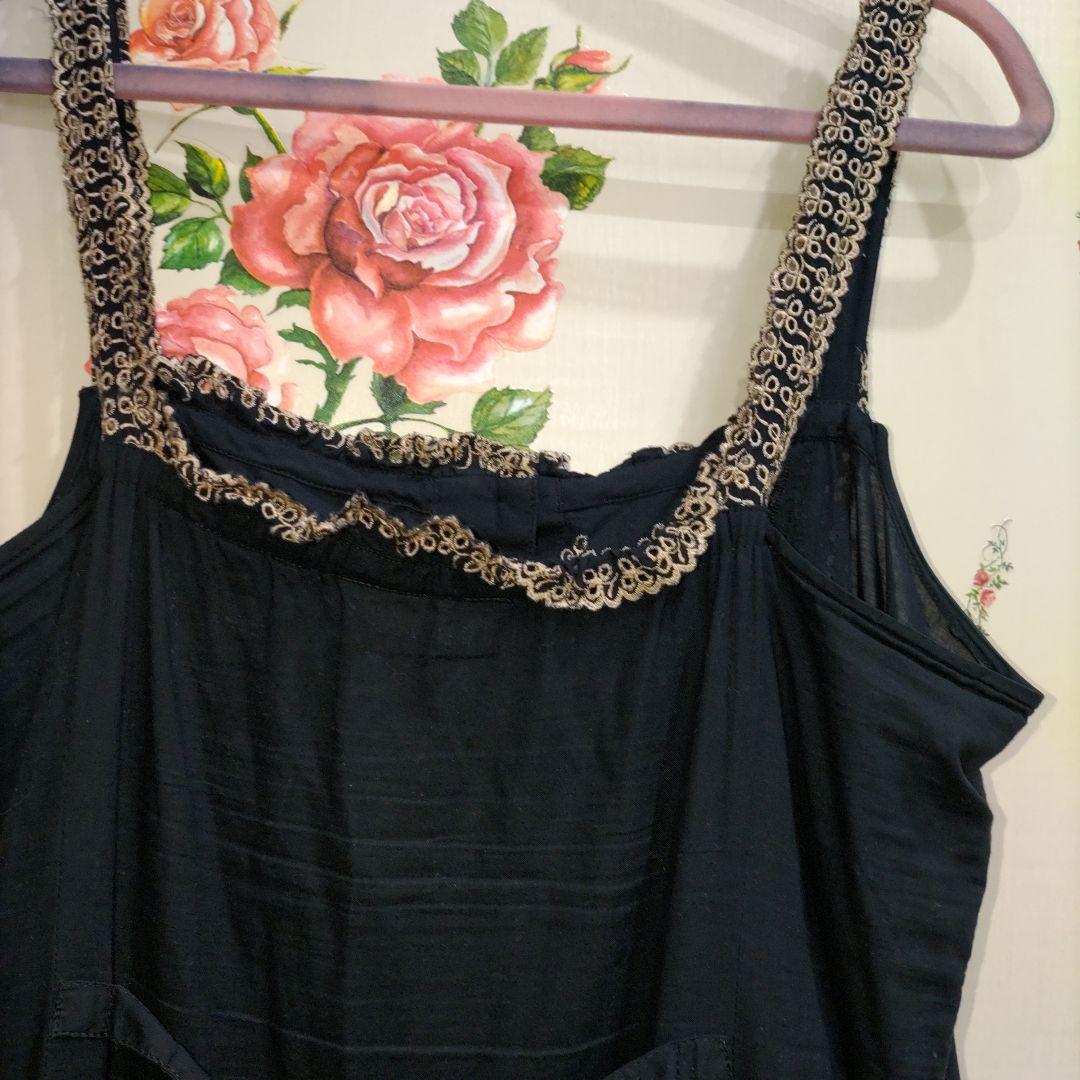 ピンクハウス　段々ワンピース　カットワーク、花刺繍入　濃紺✕ピンク