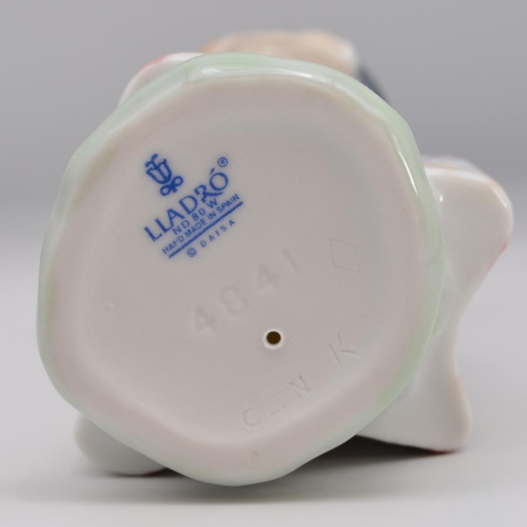 バレンシアの少女　＃4841　★リヤドロ　スペイン　光沢仕上げ　ヴィンテージ