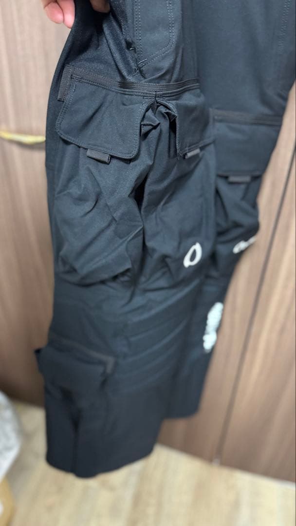 今シーズンモデル　オンヨネスキーウェア 上下　サロモンプリント入り