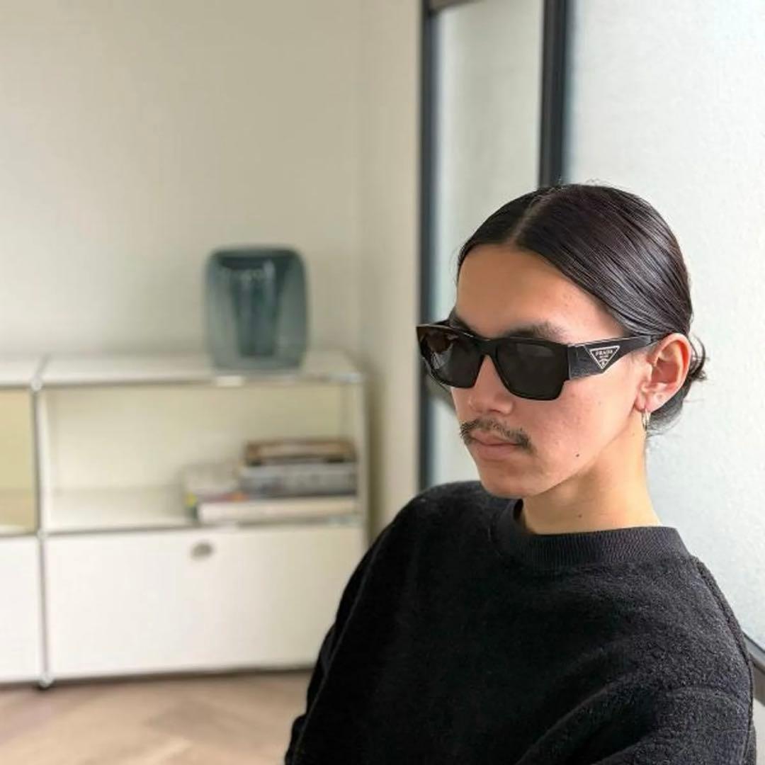 PRADA スクエア　ロゴサングラス