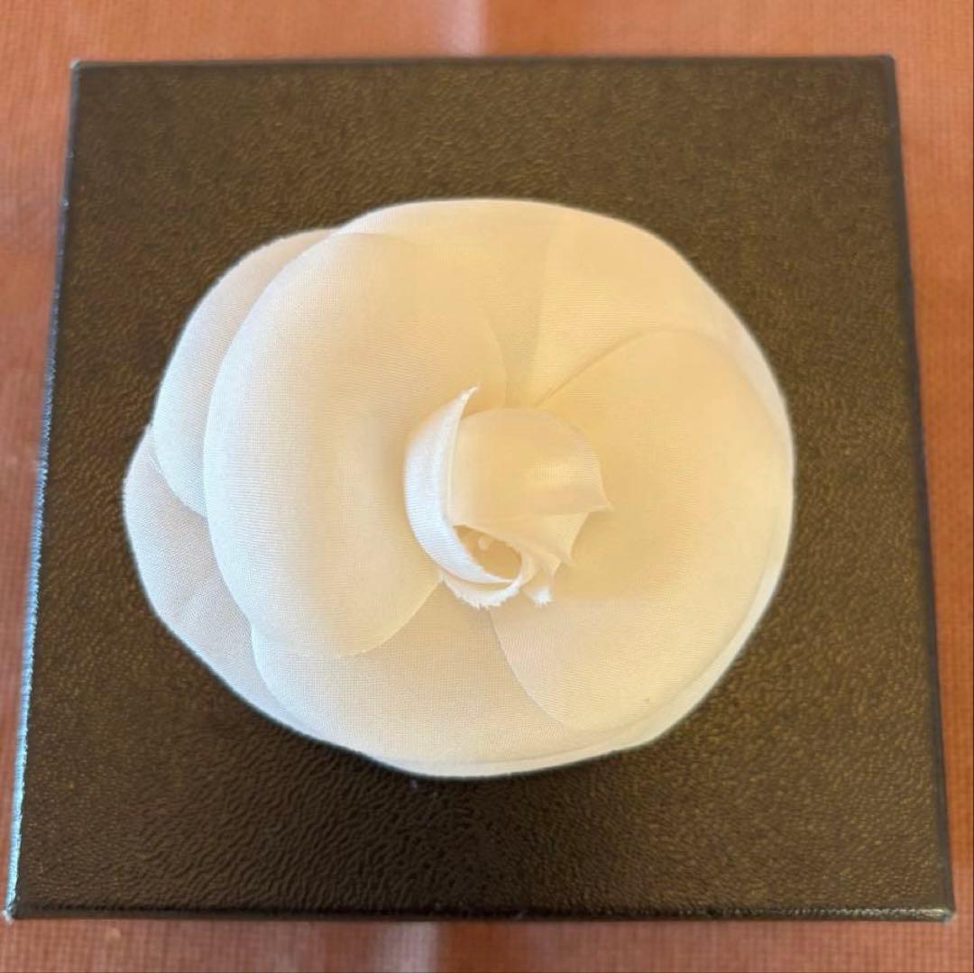 CHANEL シャネル カメリア コサージュ ブローチ 白