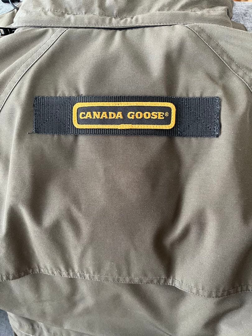   カムループス ダウンジャケット　フード付き