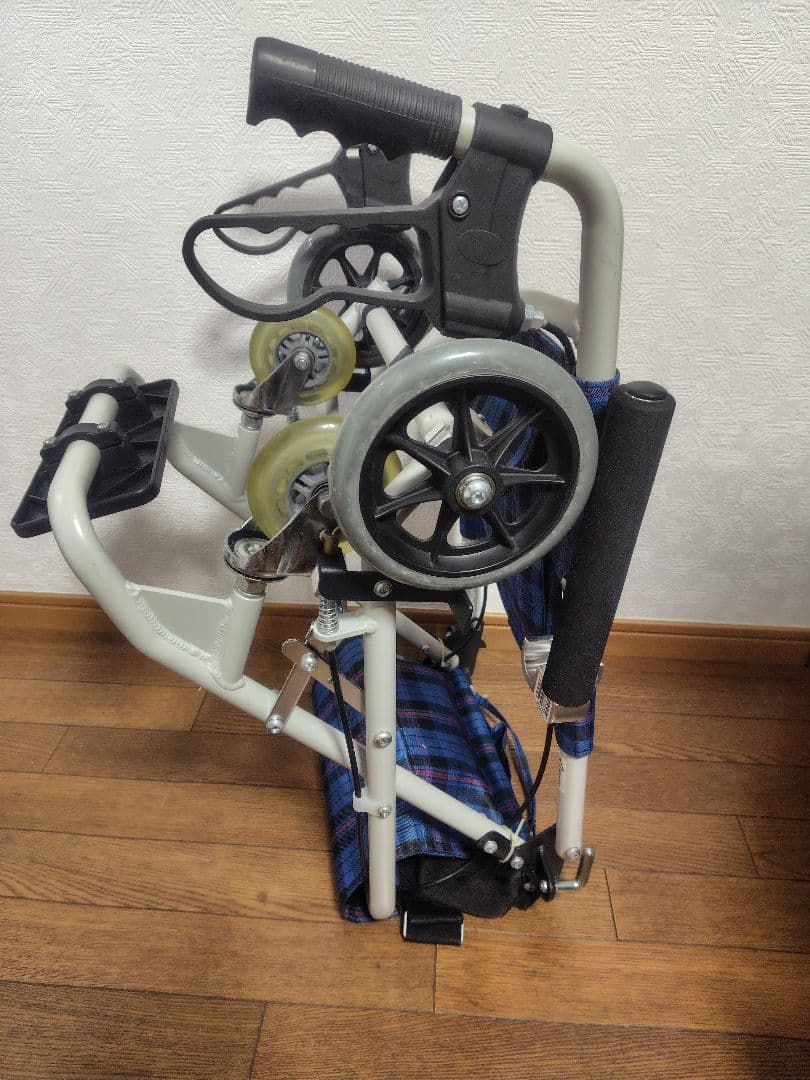 折りたたみ介助用車椅子