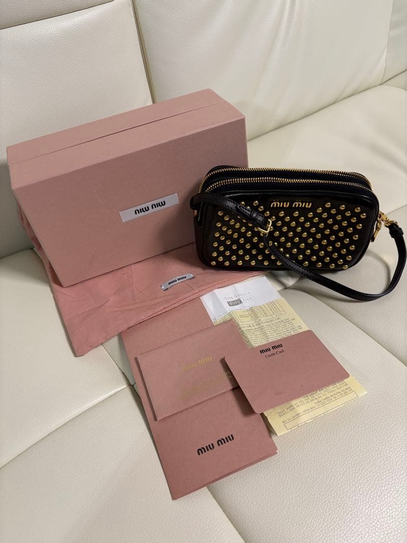 ⭐︎ miu miu スタッズ ミニバッグ（黒）