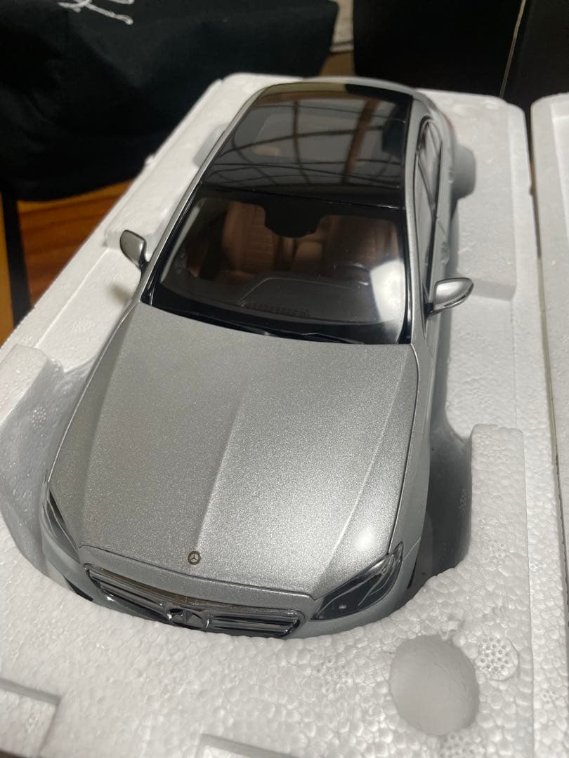 I-scal製1/18ミニカー　ベンツeクラス シルバー