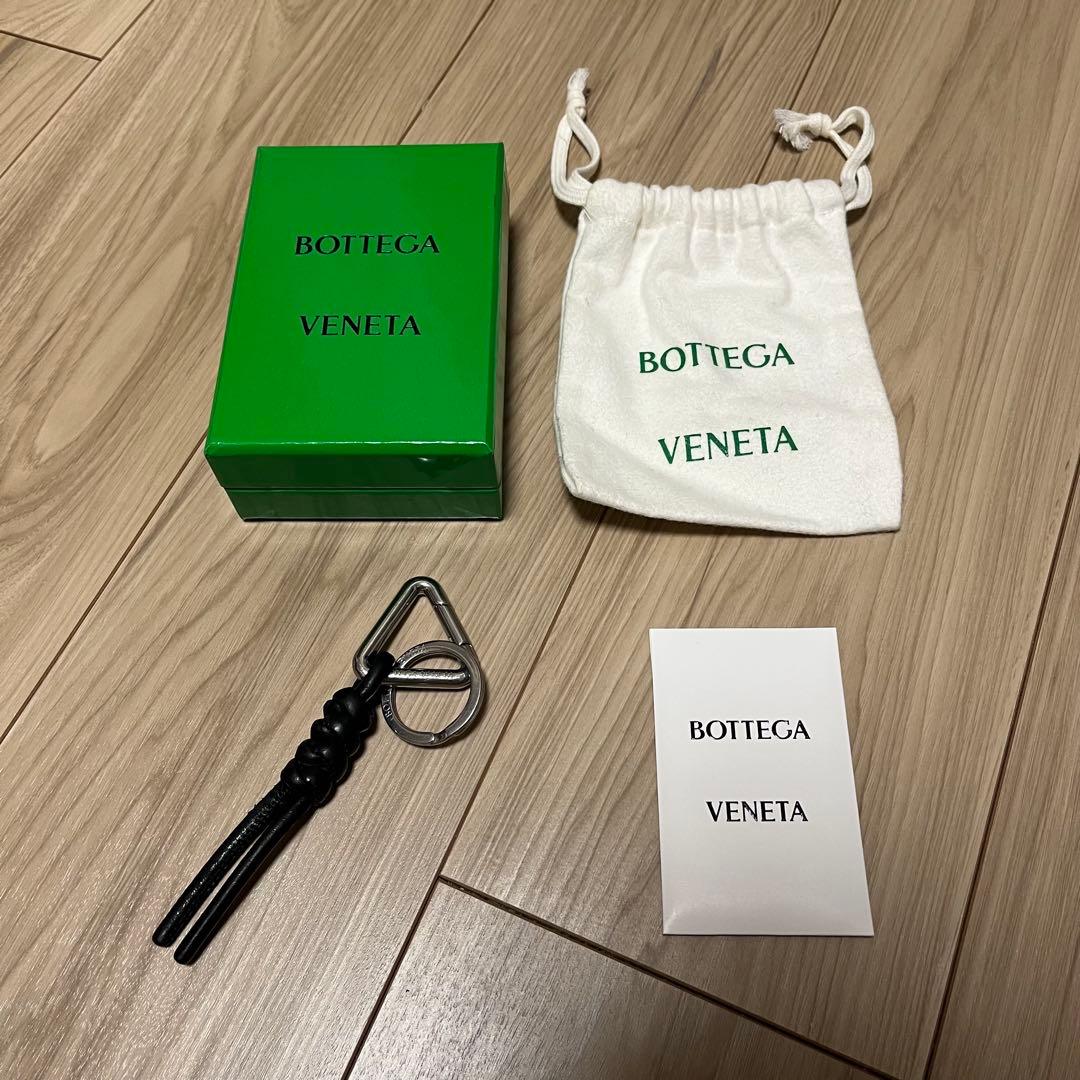 BOTTEGA VENETA トライアングル キーリング 黒