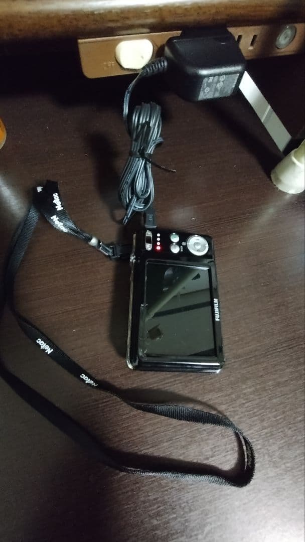 【まい様】【中古品】富士フィルム Fujifilm J30 コンデジカメラ