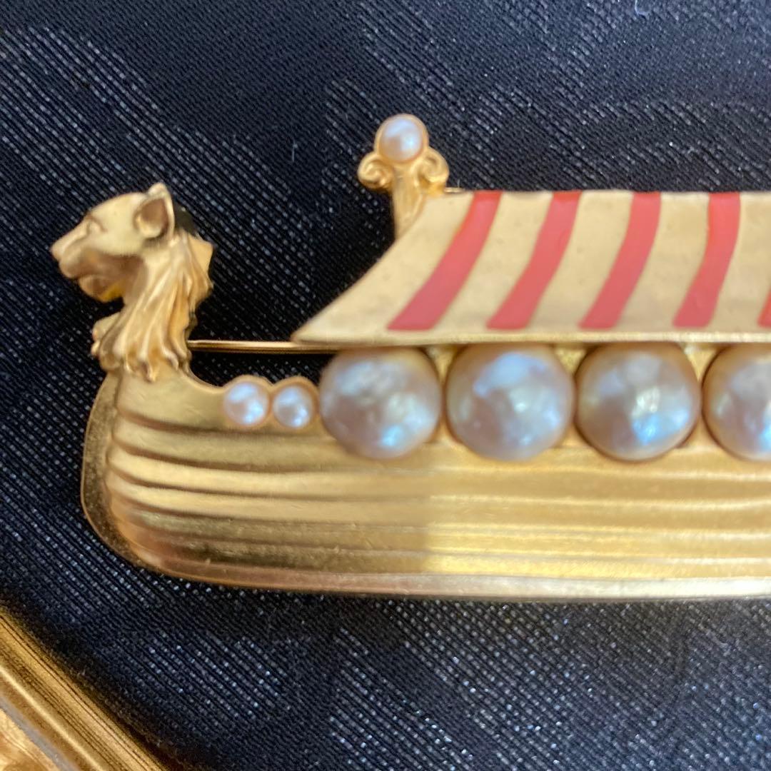 超希少デザイン　❤️カール・ラガーフェルド❤️ 龍頭鷁首風のブローチ　猛獣船⭐️匿名