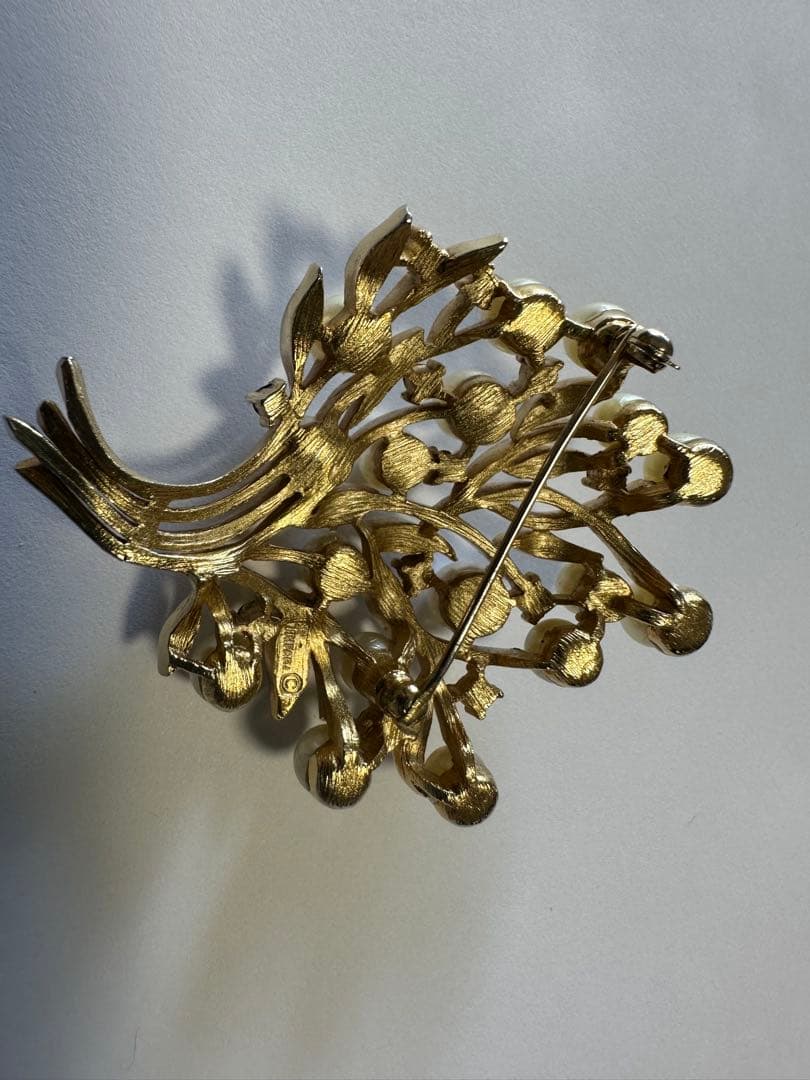 きらびやかな本真珠　豪華フラワーデザインのブローチ