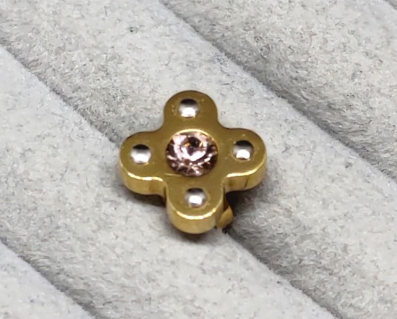 LOUIS VUITTONルイヴィトン　LE1122 　ピアス片耳用　40401