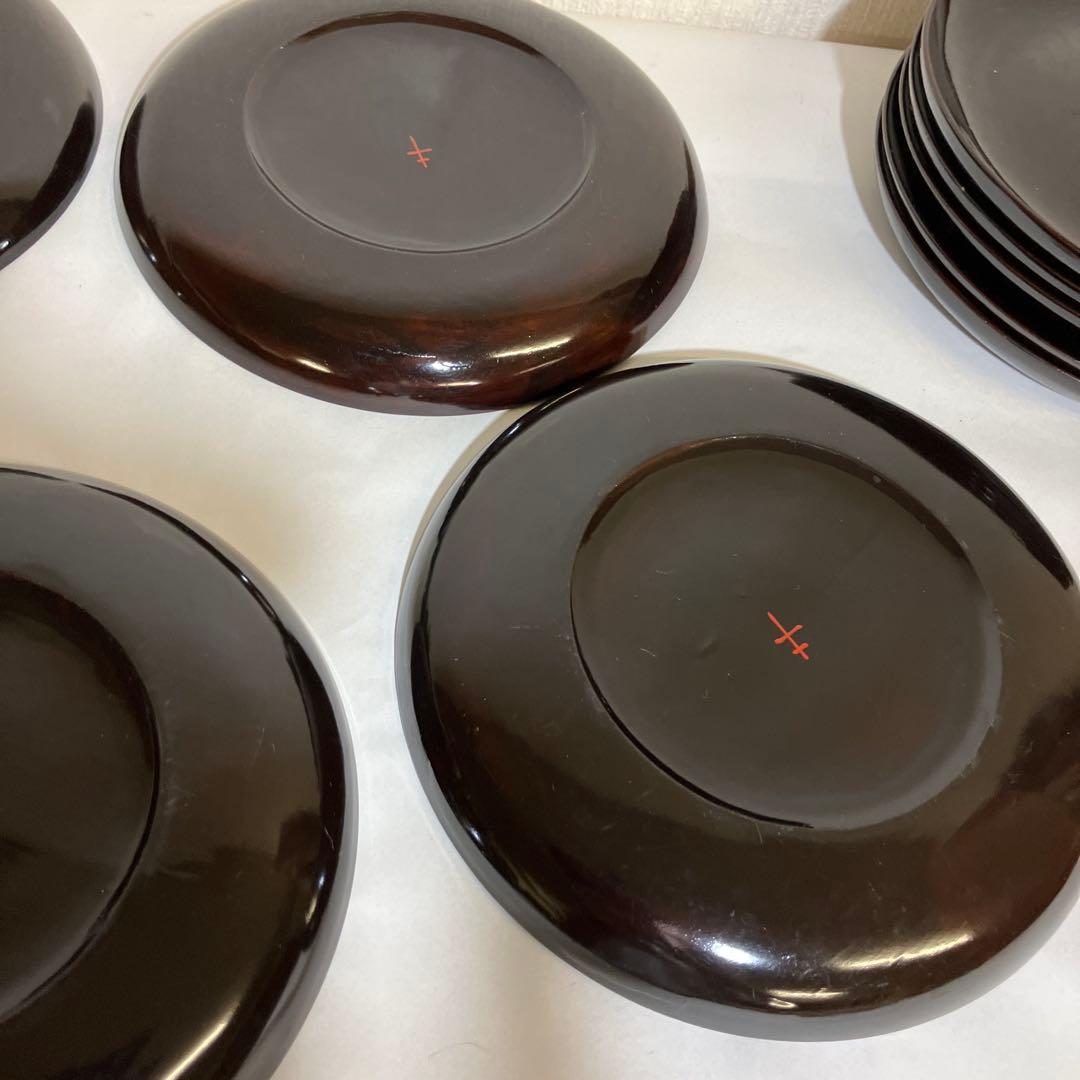 骨董木製漆塗り菓子盆１５枚（直径１７．５㌢、高さ２㌢、重さ９２㌘）