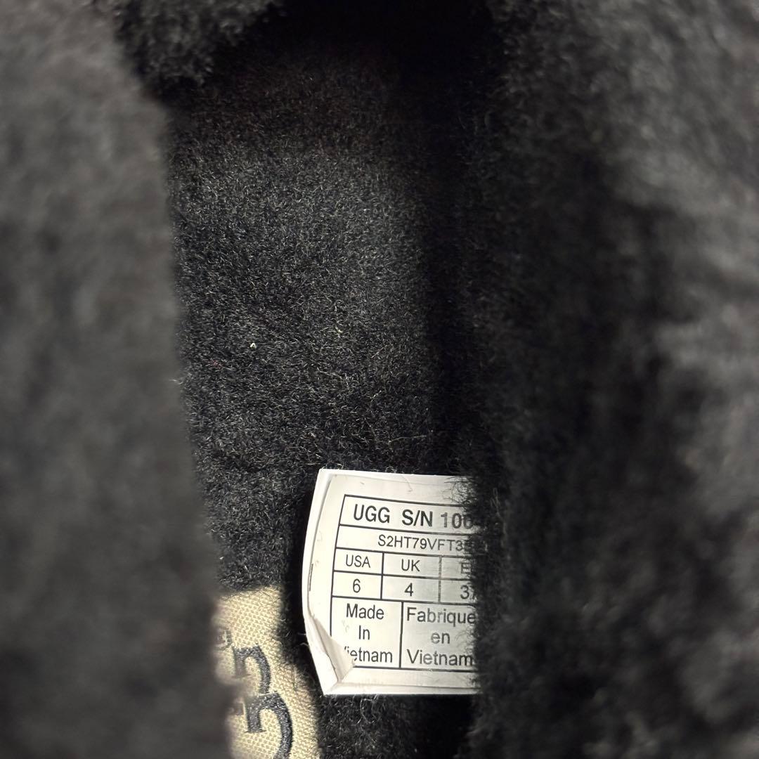 【美品】UGGアグ　ALENA アレーナ　ボアファーモカシン