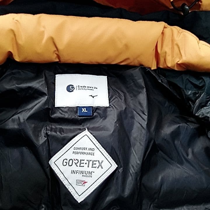 新品タグ付き　MIZUNO　GORE-TEX ダウンジャケット　ダウラギリライト