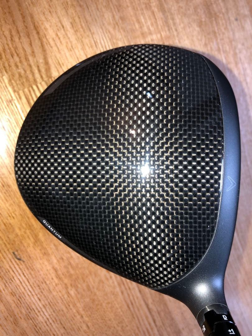 左）レフティ QUANTUM Max 10.5° ドライバー　Sフレックス