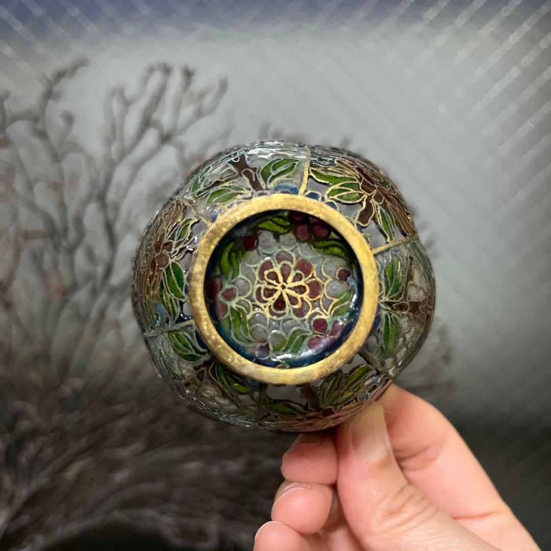 骨董　ガラス七宝　透胎七宝　省胎七宝　透かし技法　彩色花綴り　輪花フチ　盃