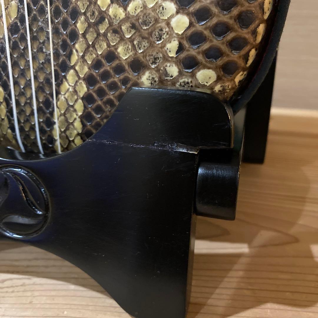 三線　本革　スタンド付き