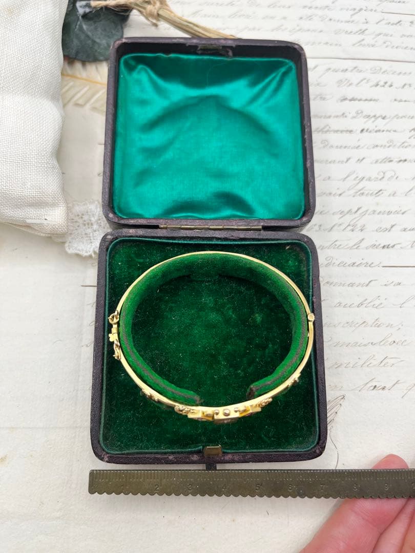 うさぎのななちゃん 英国アンティーク ルビーダイヤ 金 バングル オリジナ