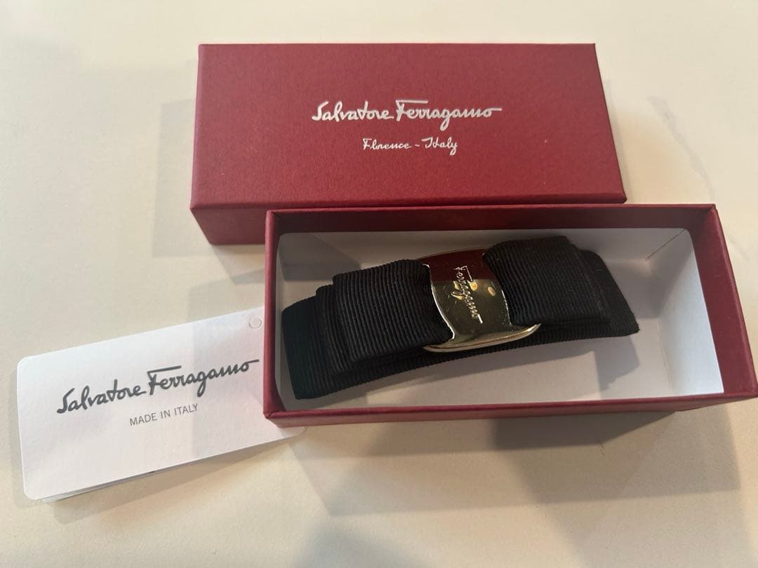 フェラガモ バレッタ ブラック
