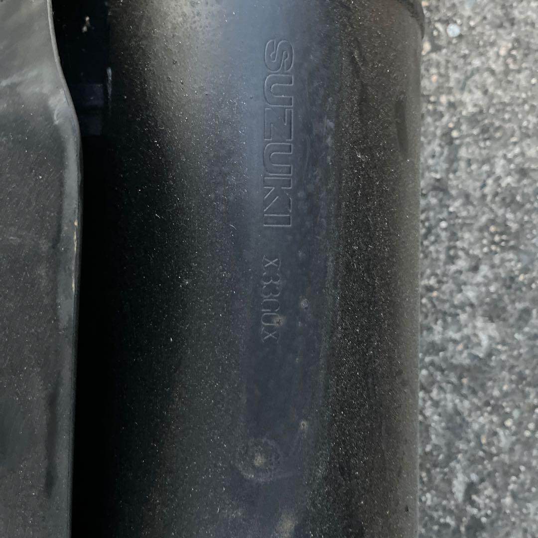 アドレスv125g 純正マフラー　1 黒い金属製マフラー