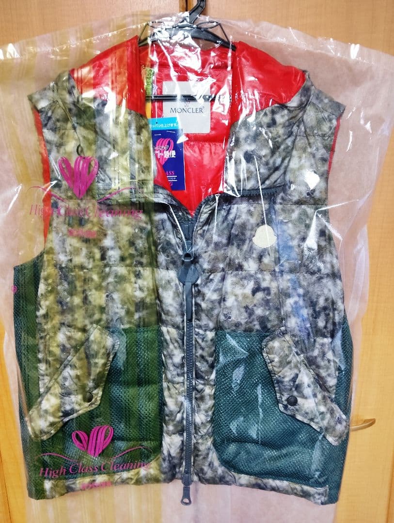 MONCLER カモフラージュ ダウンベスト
