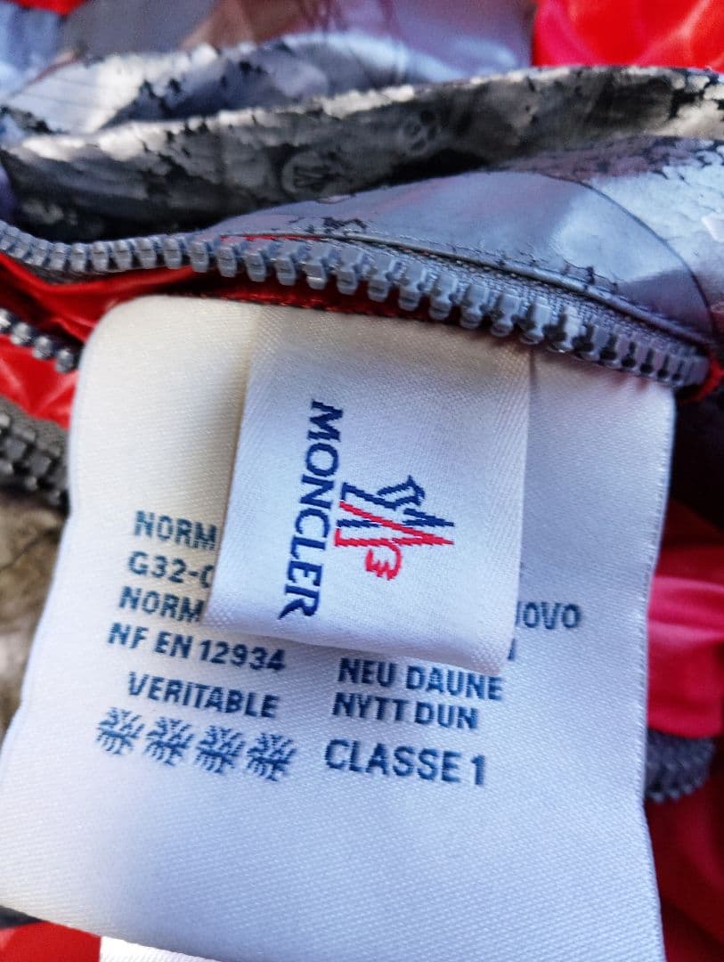 MONCLER カモフラージュ ダウンベスト