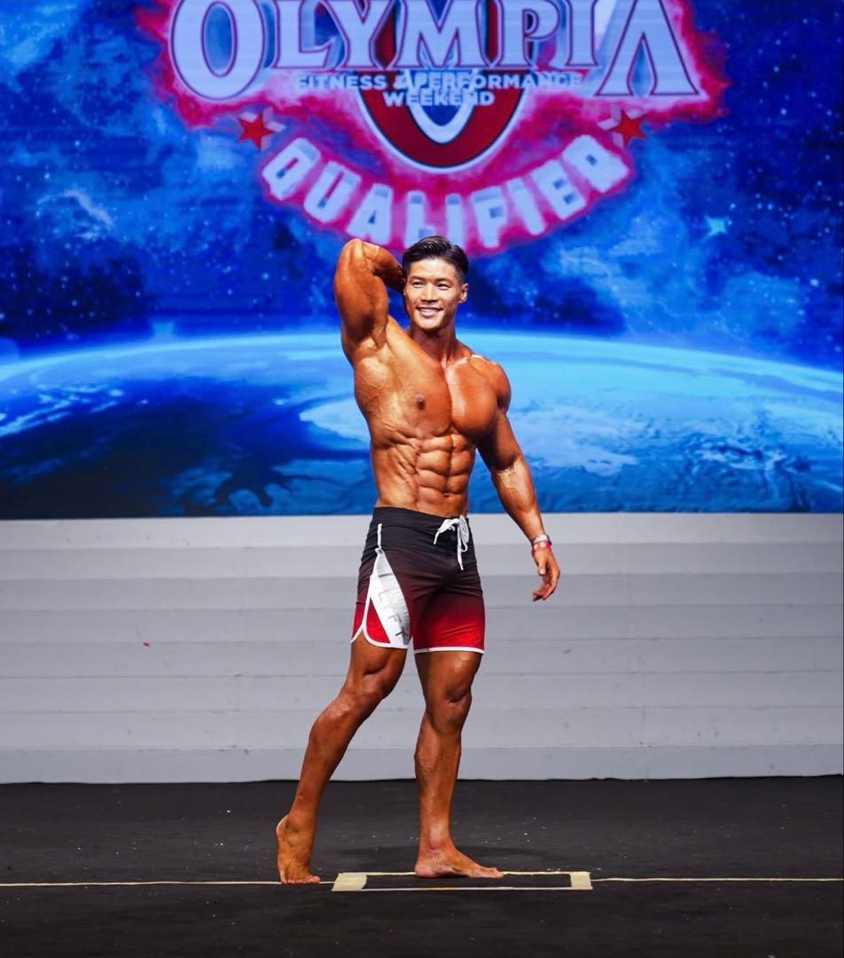 LYFT ボードショーツ　田口純平モデル 黒赤グラデーション