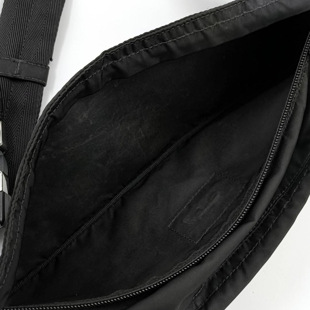 人気希少✨プラダ ウエストポーチ ボディバッグ ナイロン 三角ロゴ 黒 白タグ