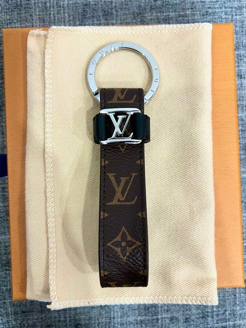 現行品極美品未使用　ルイヴィトン　ドラゴンヌモノグラム キーホルダーM62709