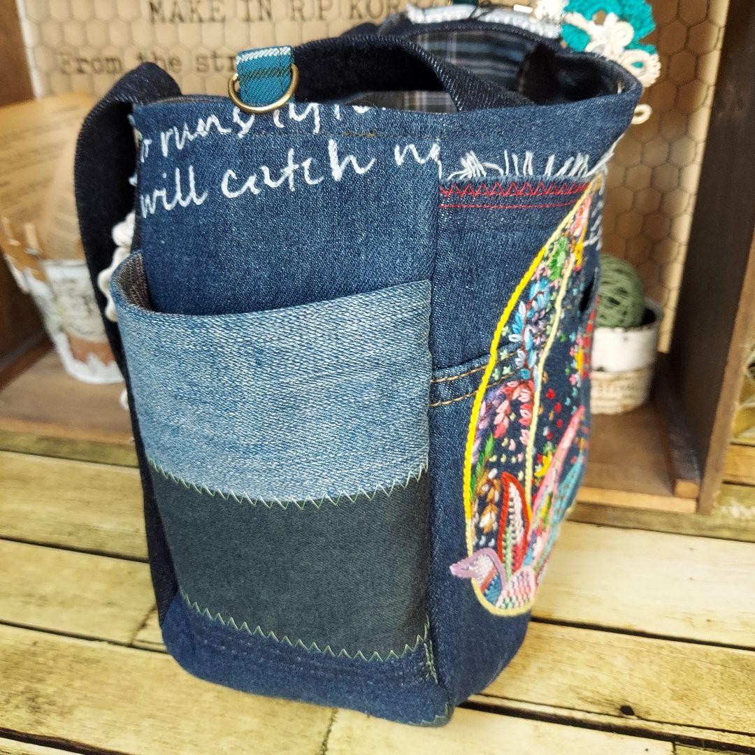 刺繍デニムバック　No.661　デニムリメイク　刺繍バック　丸いバック　月