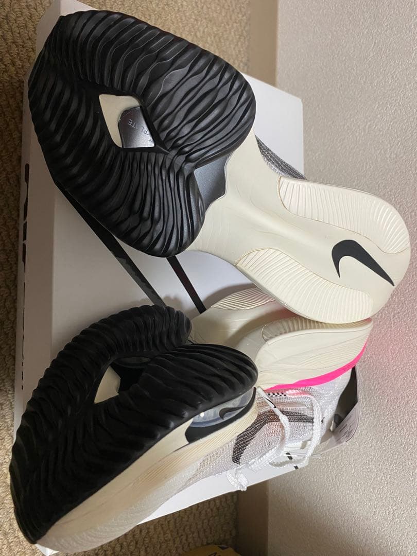 ニシさん専用　NIKEオンライン購入初代アルファフライウィメンズユニセックス