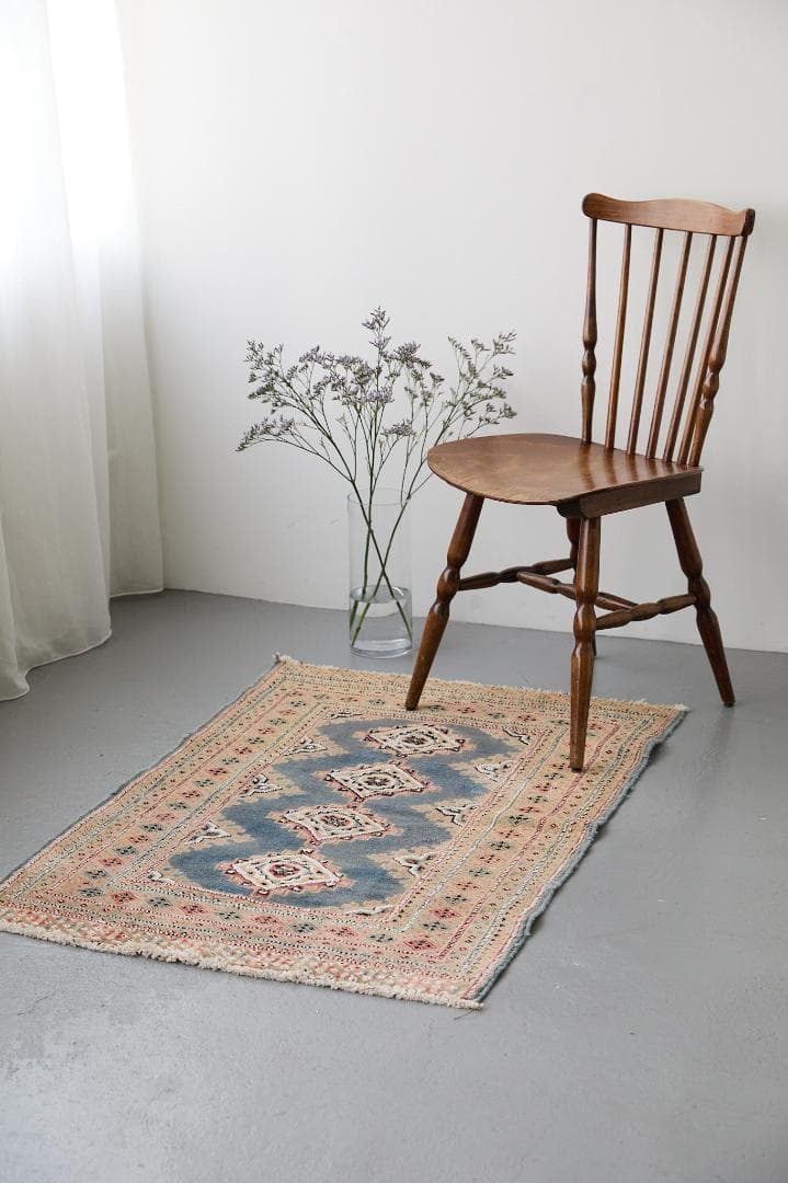 ヴィンテージラグ　トライバルラグ　パキスタン産（113×78cm）青　ベージュ