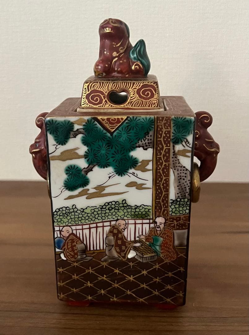 九谷焼 九谷庄三 赤絵獅子摘み角香炉 箱付き