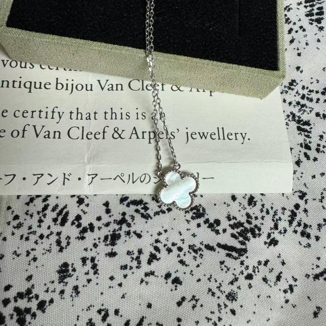 Van Cleef & Arpels クローバー ネックレス@1