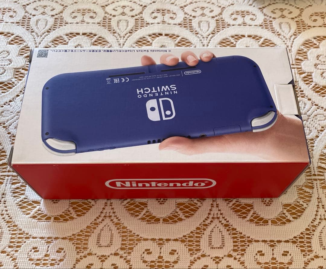 じ*ん様 【美品】SwitchLite 本体 公式キャリングケース付き