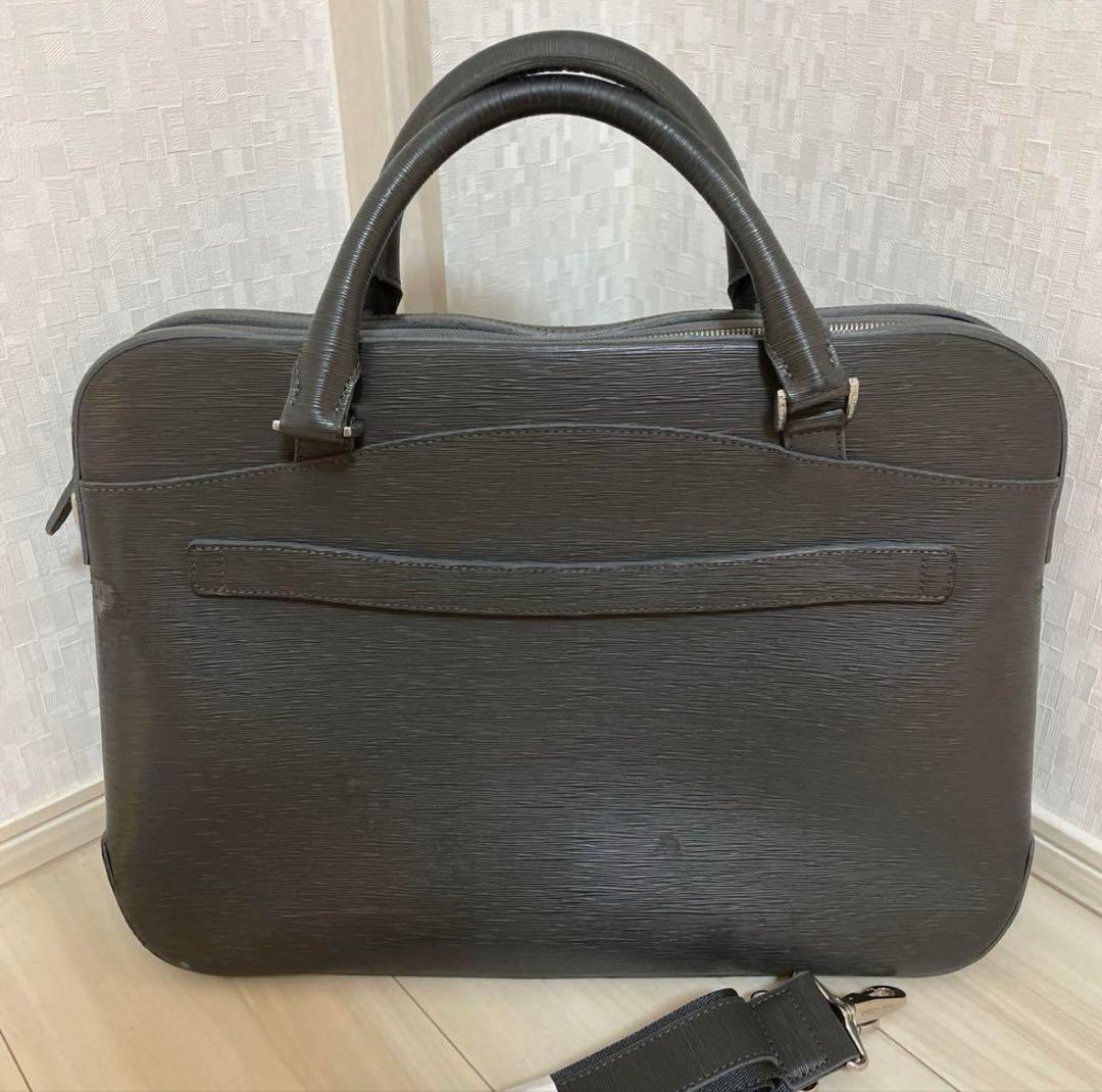 ペッレモルビダ　キャピターノ　グレー